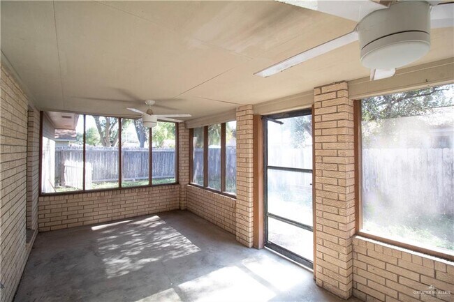 Building Photo - 18 Larkspur Ave