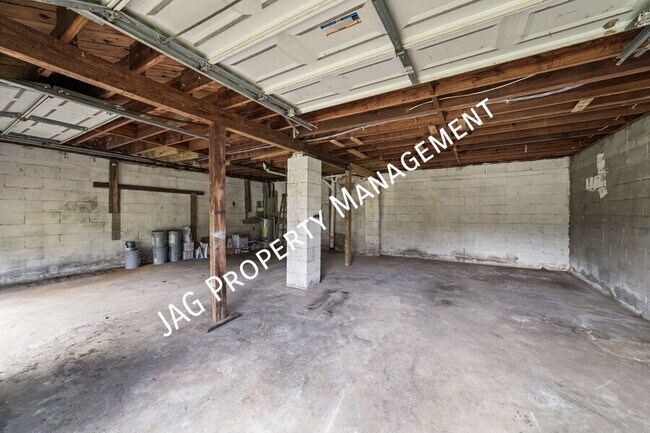 Building Photo - 1074 Day Ave