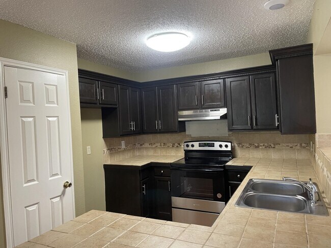 Building Photo - 101 Martingale