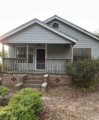 Building Photo - 3 bedroom 2 bath house in Midtown! Availab...