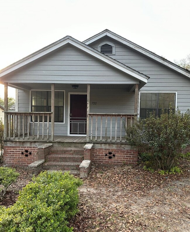 Building Photo - 3 bedroom 2 bath house in Midtown! Available NOW!