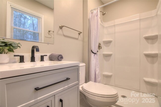 Building Photo - 1024 Sharon Dr