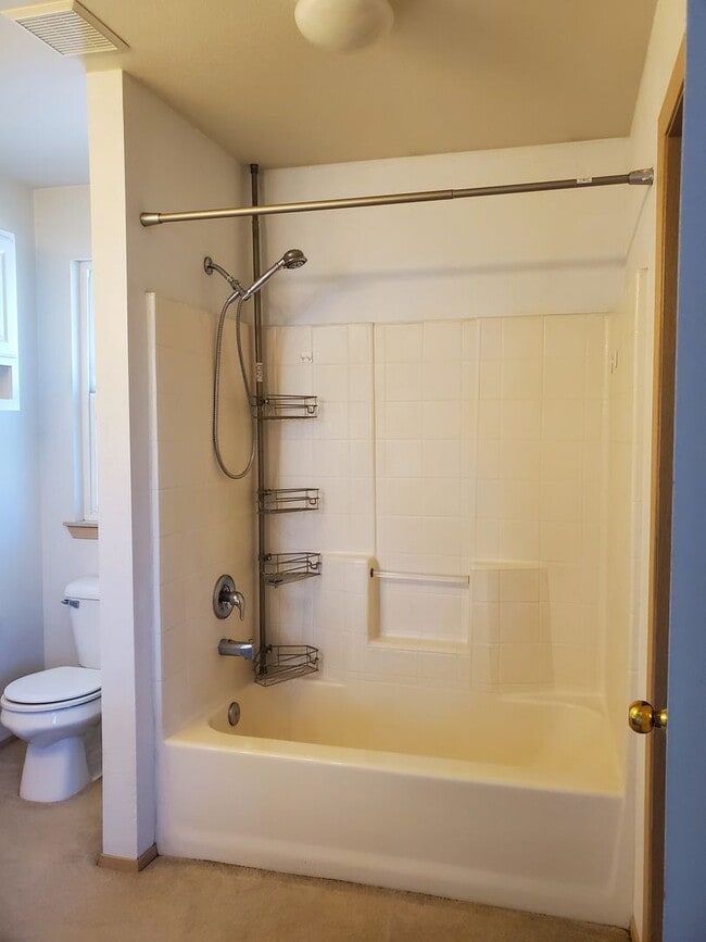 Building Photo - Great 3 bedroom home available now!