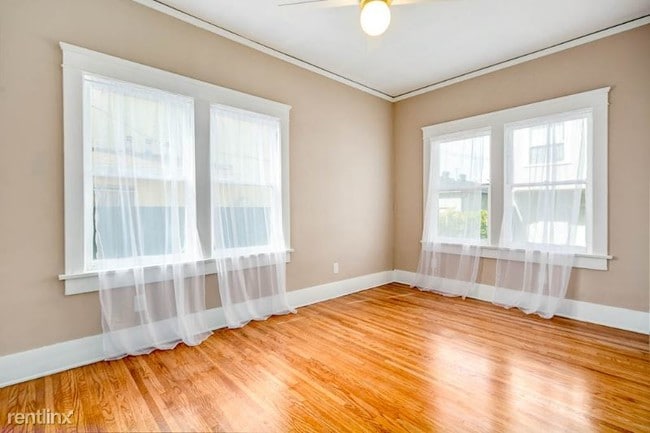 Building Photo - 1136 N Columbus Ave