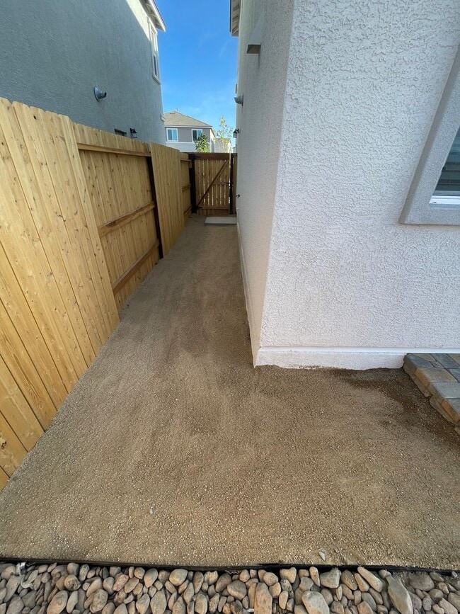 Building Photo - Newer Build Home in Lemmon Valley