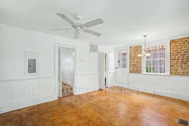 Building Photo - 521 E Harris St