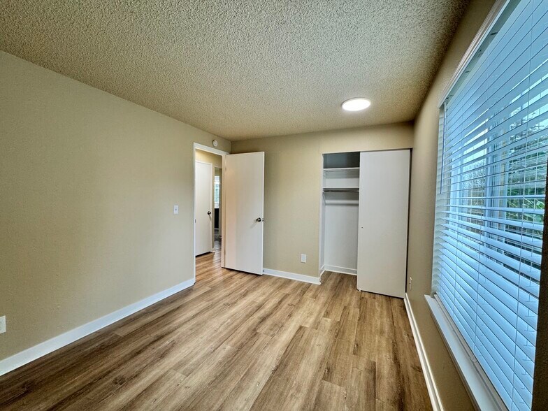 Building Photo - 5026 S 58th St