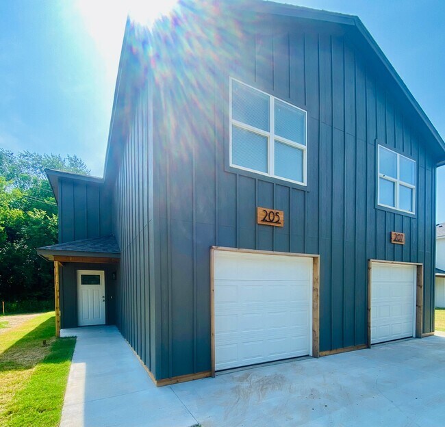 Building Photo - 205 S Fairland Ave