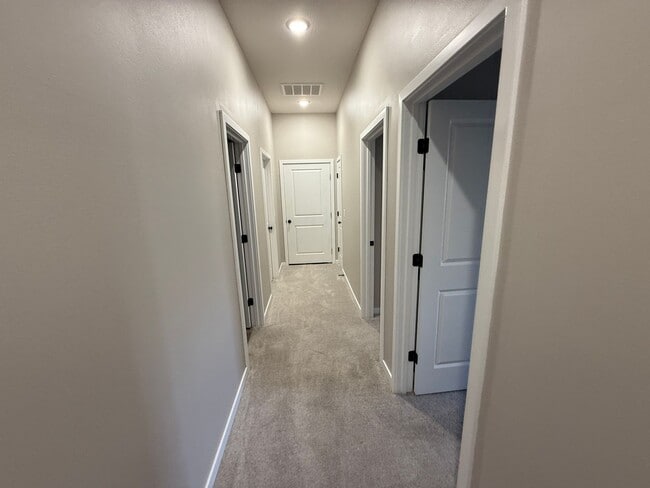 Building Photo - Spacious 5-Bedroom Walkout Basement Home i...