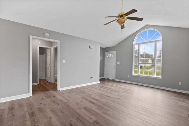 Building Photo - Adorable Home in Horse Creek Farms!