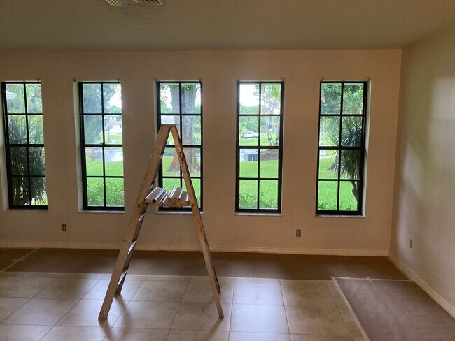 Living Room - 34 NE Acacia Trl