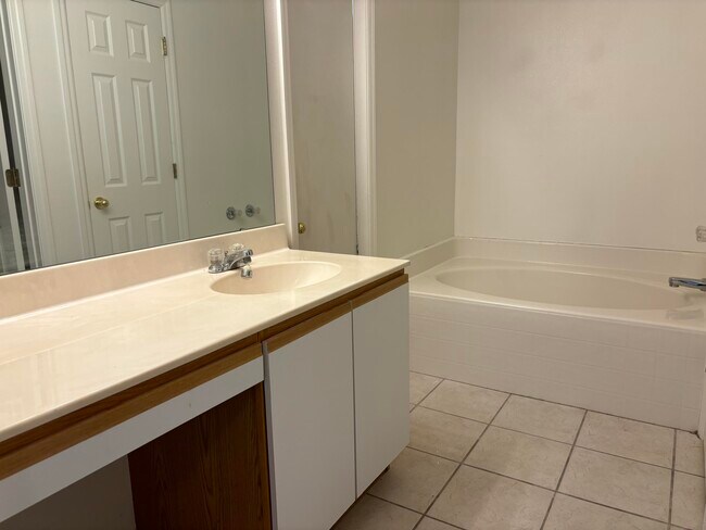 Building Photo - 1776 Vista Lake Cir