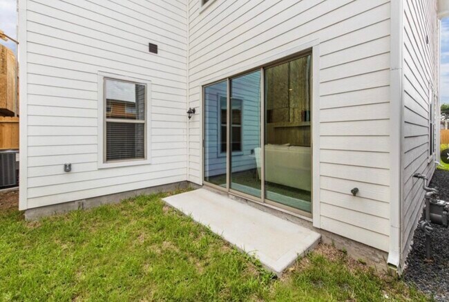 Building Photo - 1103 Fuschia Rd