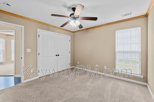 Building Photo - 811 Oshields Ct