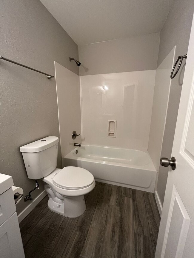 Building Photo - 2912 E Roeser Rd