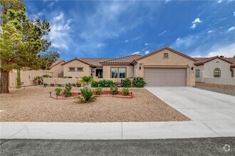 Building Photo - 2092 Wildwood Lake St