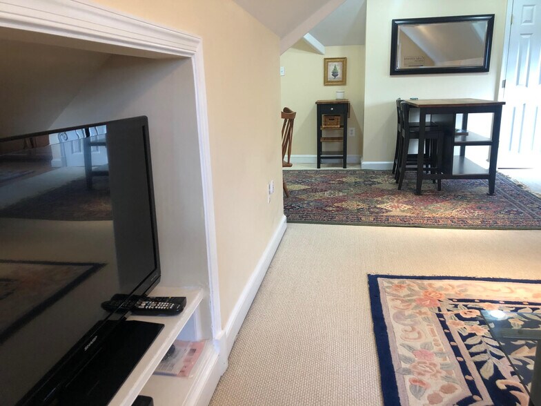 Building Photo - 5804 Searl Ter