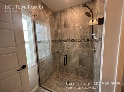 Building Photo - 1631 Town Park Ct