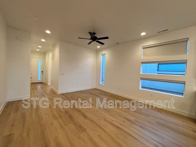 Building Photo - 2916 E Snowberry Dr