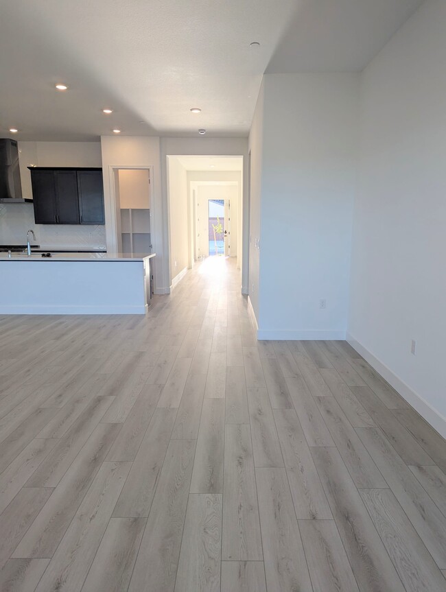 Building Photo - 5069 Brooks Cir