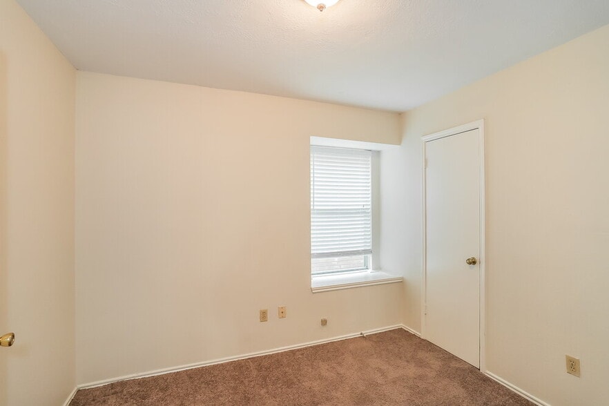 Building Photo - 1525 Miller Ave