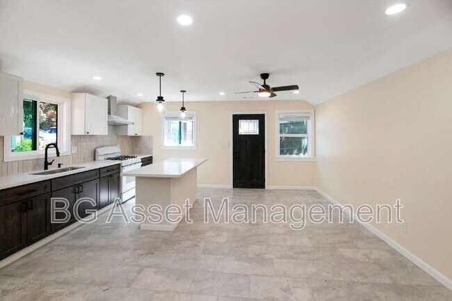 Building Photo - 2807 Sabral Cir