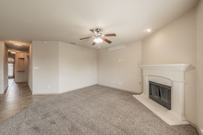 Building Photo - Excellent 3 bedroom plus office in Villages at Edgecliff