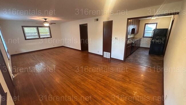 Building Photo - $775 - 1 bed 1 bath - Duplex
