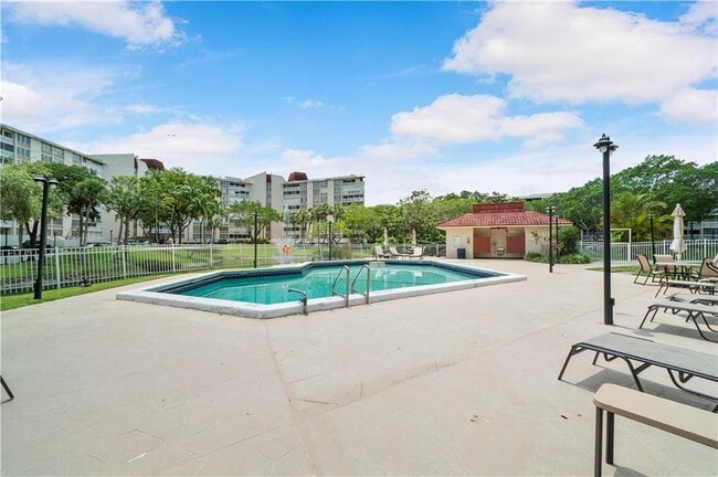 Building Photo - 7081 Environ Blvd