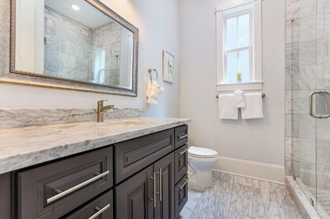 Building Photo - 1218 Carondelet St