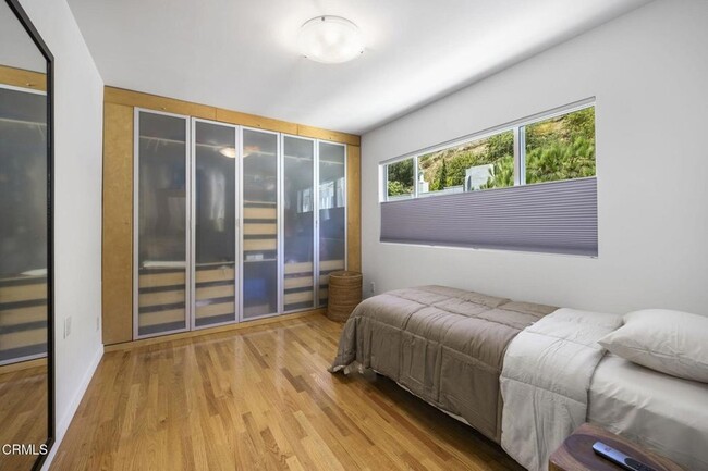 Building Photo - 3551 Dixie Canyon Pl