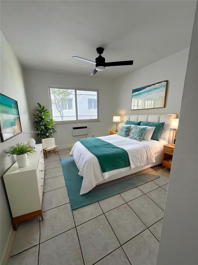 Building Photo - 2170 Bay Dr