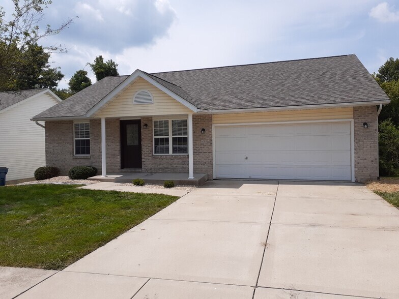 Building Photo - 632 High School St