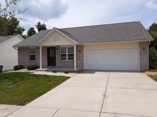 Building Photo - 632 High School St