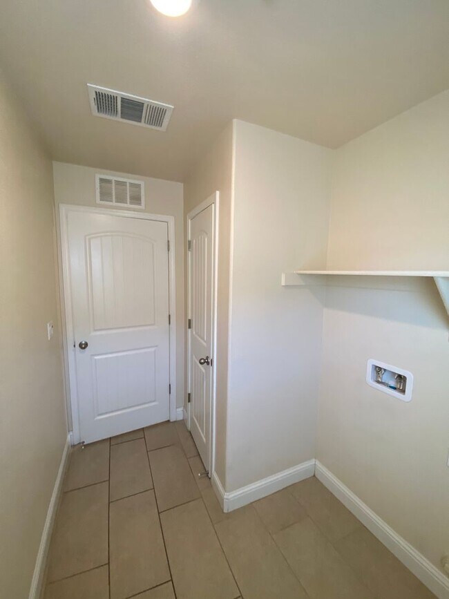 Building Photo - Immaculate like New Home in the gated Windmills at Tule Heights!