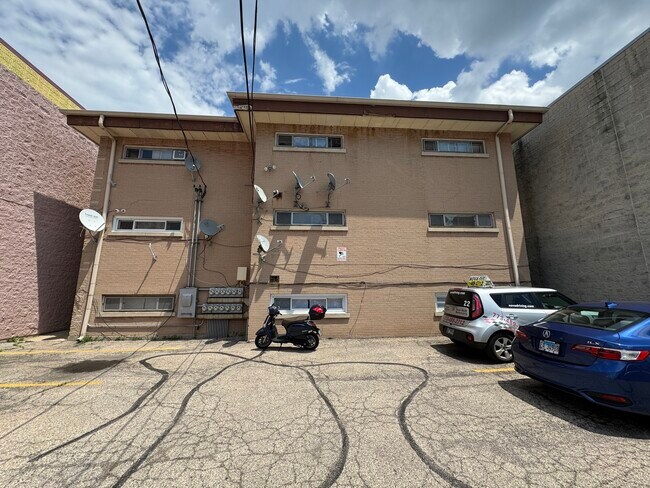 Building Photo - 2546 N Harlem Ave