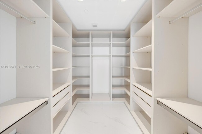 Building Photo - 700 NE 24th St