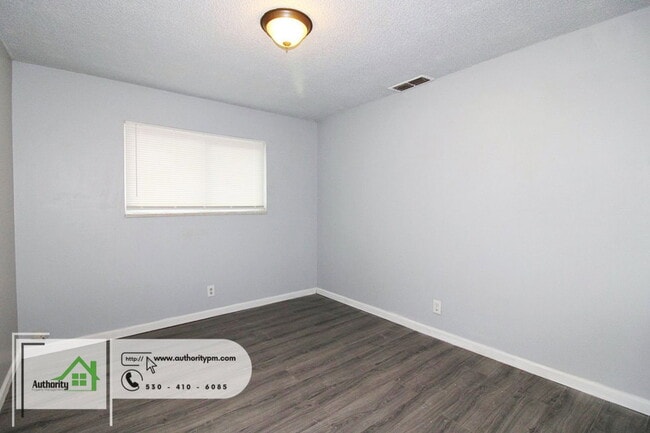Building Photo - 2082 Martian Way