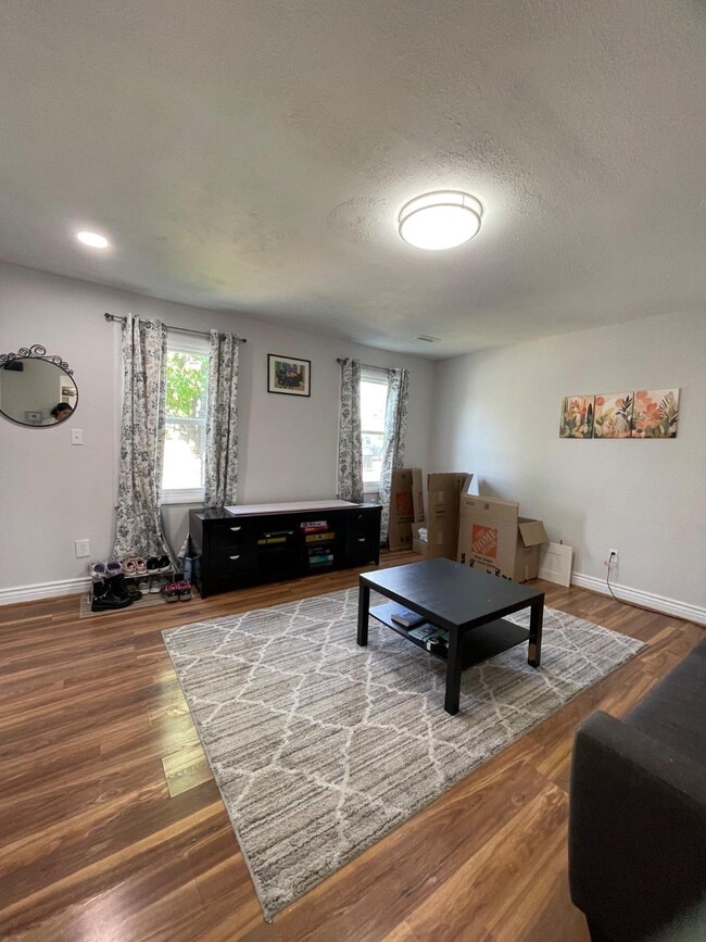 Building Photo - 5202 Magnolia Pl