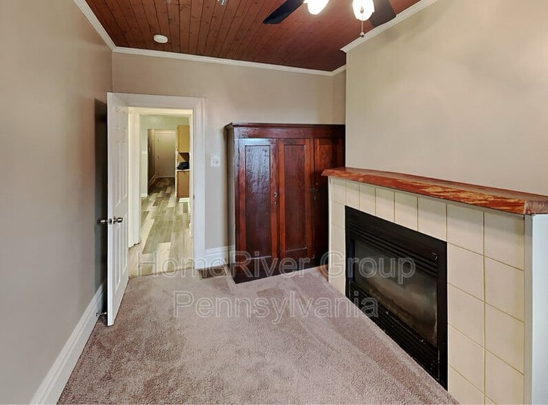 Building Photo - 7426 Duquesne Ave