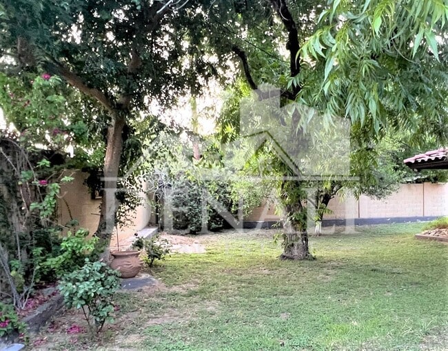 Building Photo - 3122 E Monterosa St