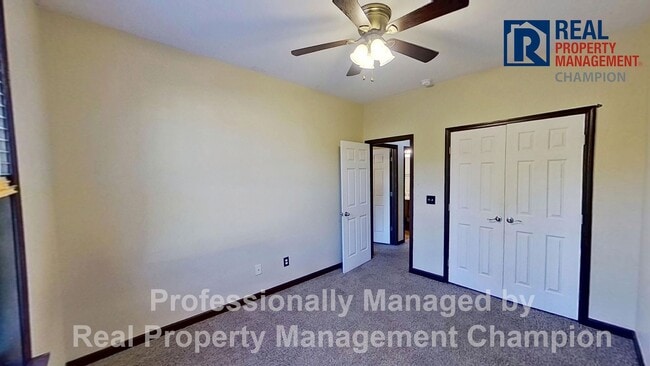 Building Photo - Beautiful Two Story Townhome with Lots of Storage!!