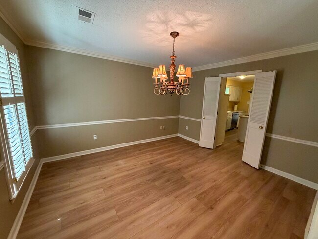 Building Photo - 8149 Kimbrook Dr