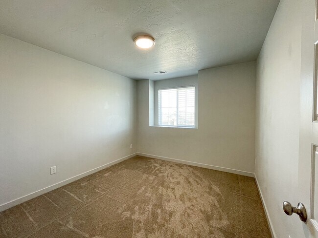 Building Photo - 16891 N Lowerfield Loop