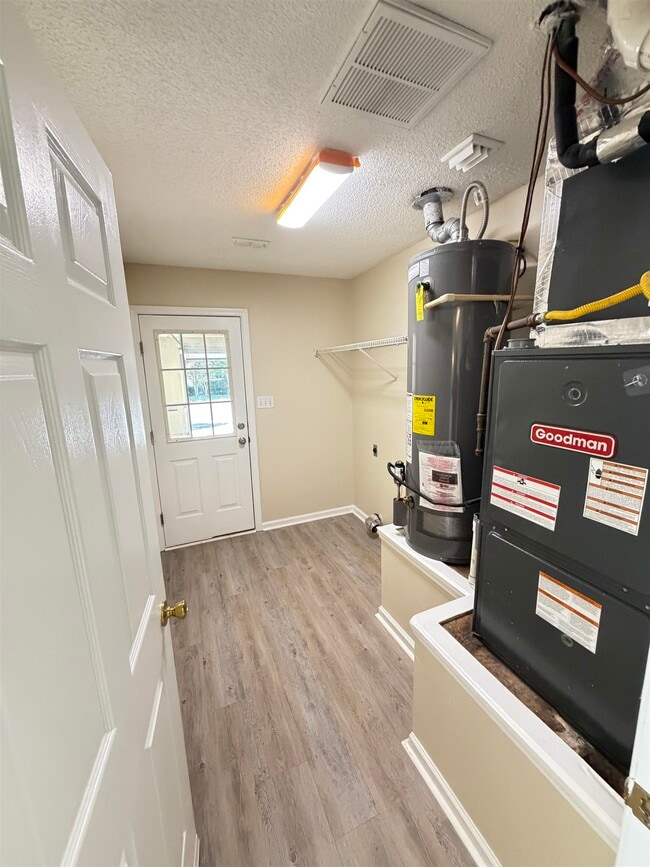 Building Photo - 2116 Heathrow Dr