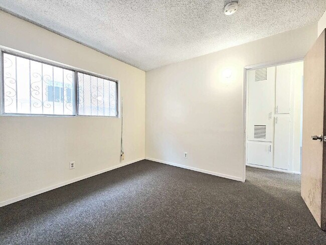 Building Photo - Spacious 2-Bedroom Home with Large Yard!!!