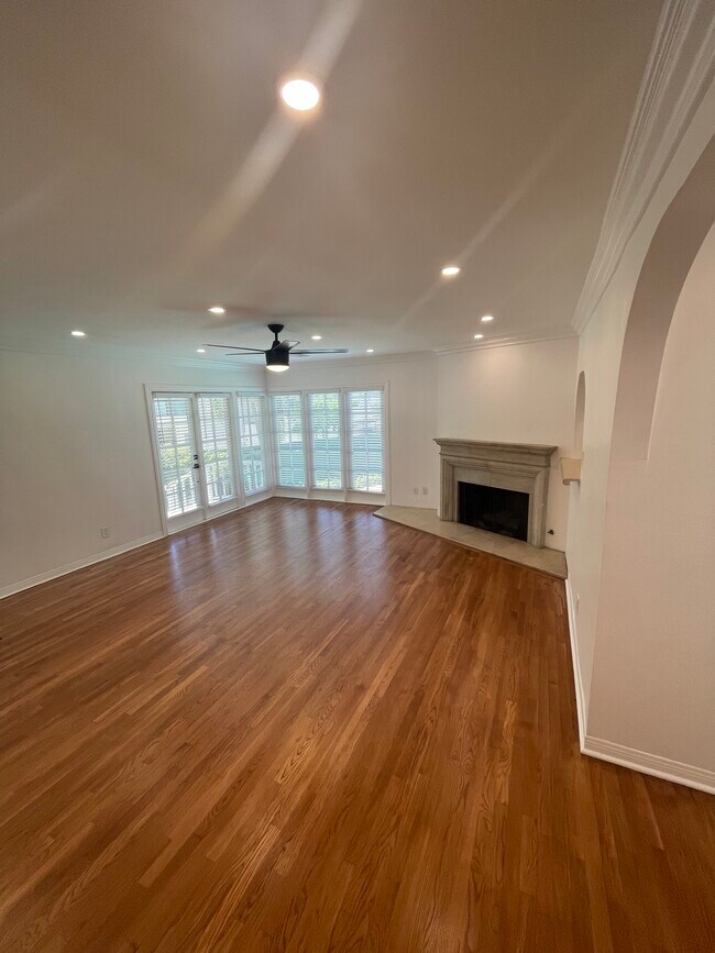 Building Photo - 11688 Bellagio Rd