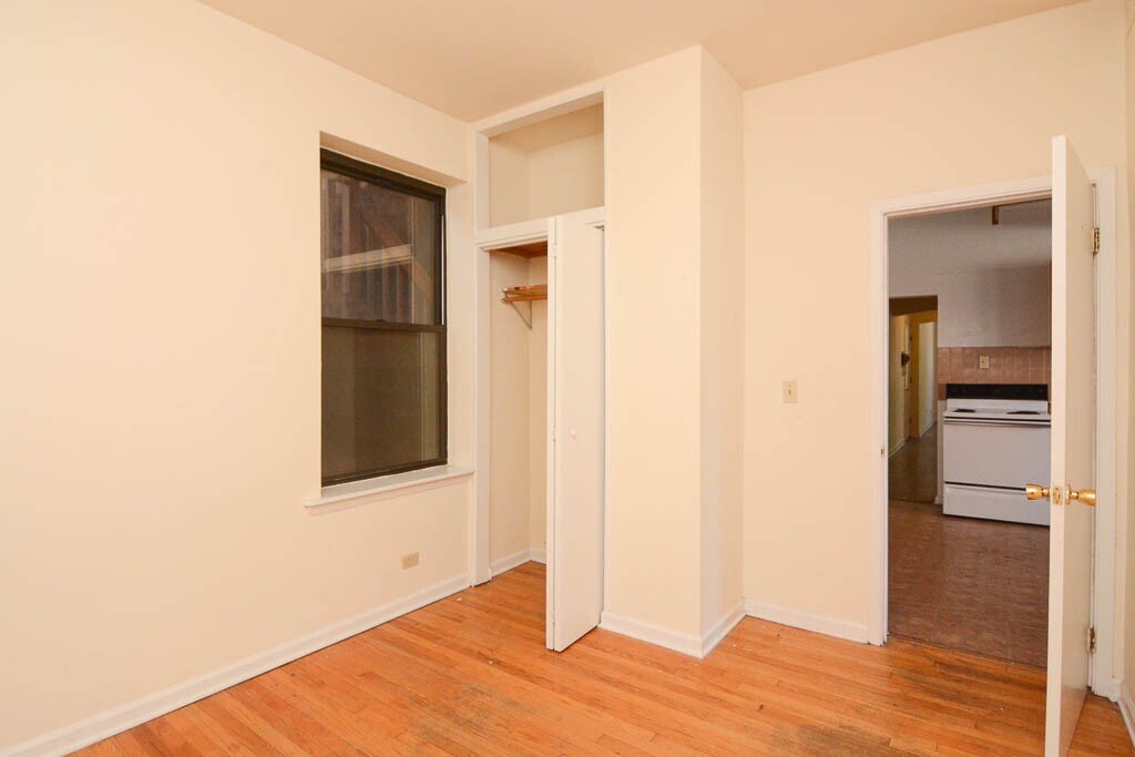 Building Photo - 3145 W Medill Ave