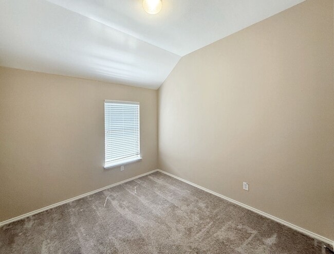 Building Photo - 1713 Lake Way Dr