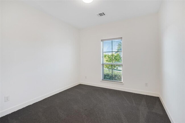 Building Photo - 15906 Golden Trails Ct